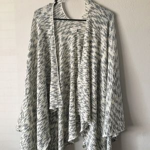 NWOT WOVEN HEART WOMENS BLACK/WHITE WRAP ONE SIZE